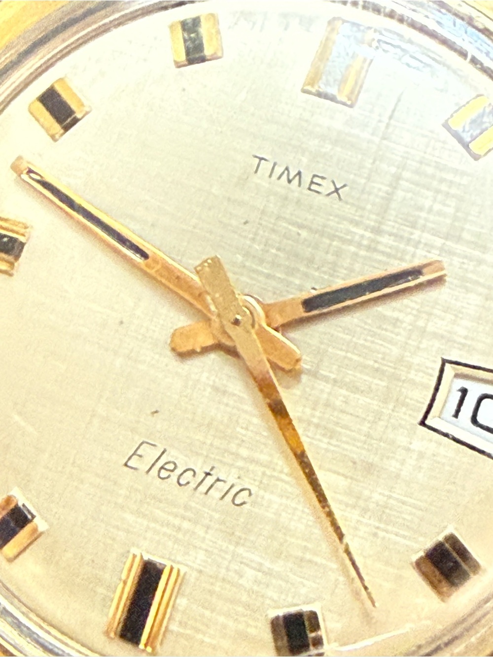 Vintage Timex Gold-Tone cushion Case with Champagne Dial and Black Leather Strap - Picture 4 of 6